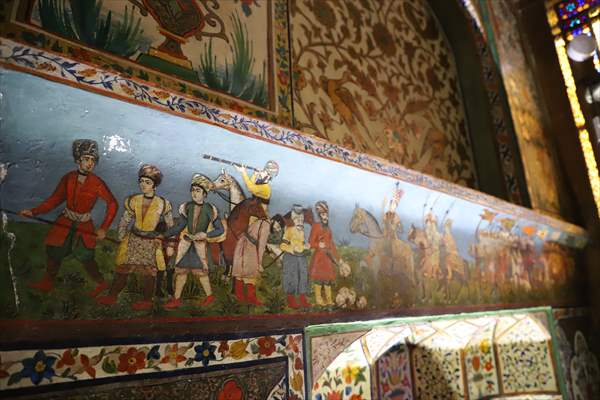 Azerbaycan'ın Dünya Kültür Mirası Listesi'ndeki Şeki Han Sarayı turist akınına uğruyor