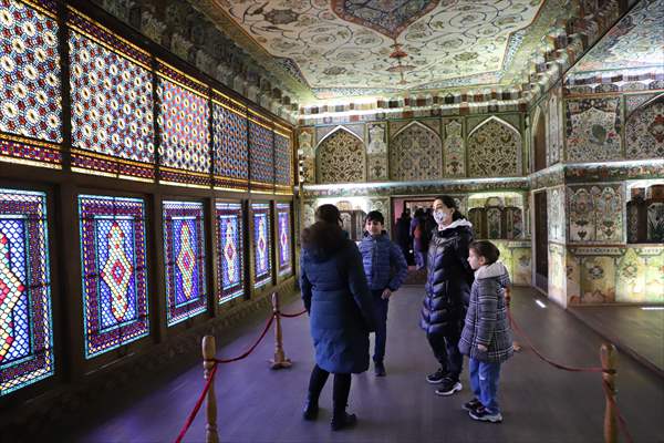 Azerbaycan'ın Dünya Kültür Mirası Listesi'ndeki Şeki Han Sarayı turist akınına uğruyor