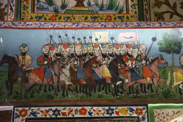 Azerbaycan'ın Dünya Kültür Mirası Listesi'ndeki Şeki Han Sarayı turist akınına uğruyor