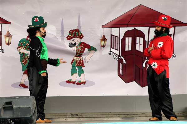 Karagöz ve Hacivat oyunuyla kırsalda yaşayan çocuklara Kovid-19 tedbirleri anlatılıyor