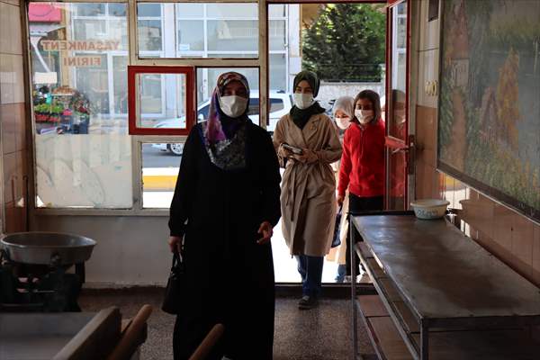Adıyaman'da gönüllü kadınlar "zimem defteri" ile 500 bin liraya yakın borç kapattı