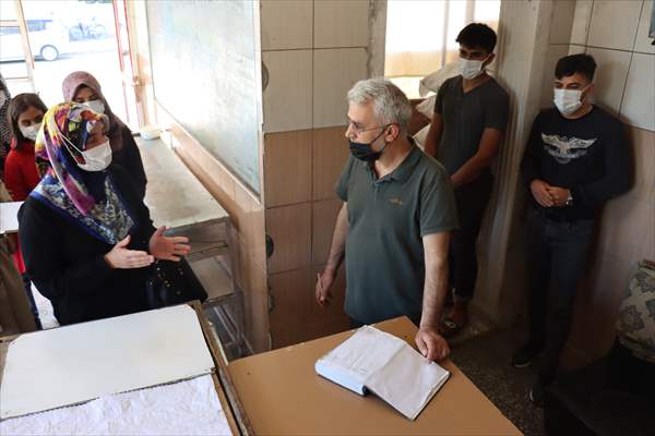 Adıyaman'da gönüllü kadınlar "zimem defteri" ile 500 bin liraya yakın borç kapattı