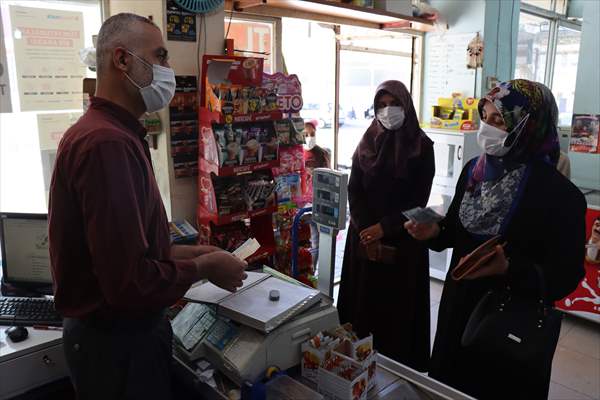 Adıyaman'da gönüllü kadınlar "zimem defteri" ile 500 bin liraya yakın borç kapattı