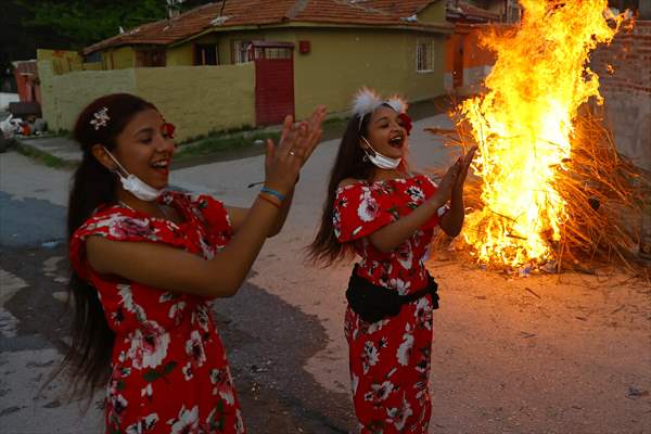 Romani people in Turkey celebrate Kakava