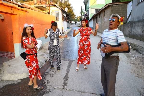 Romani people in Turkey celebrate Kakava