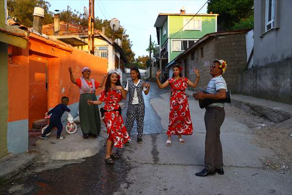Romani people in Turkey celebrate Kakava
