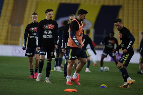 Players of Fenerbahce and Demir Grup Sivasspor wear t-shirts to support Palestinians
