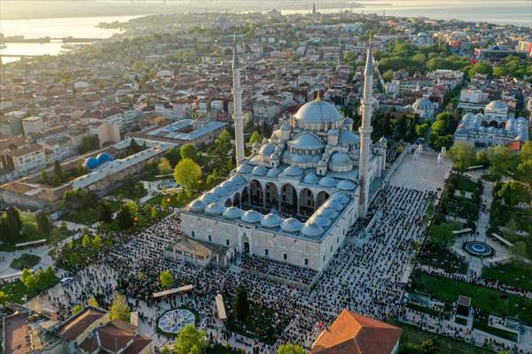 Eid al-Fitr prayer in Istanbul
