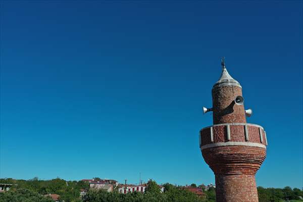 Tekirdağ'daki Kurtdere Camisi mimarisiyle ilgi çekiyor
