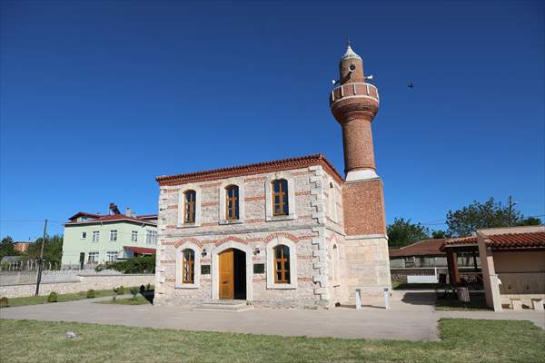 Tekirdağ'daki Kurtdere Camisi mimarisiyle ilgi çekiyor
