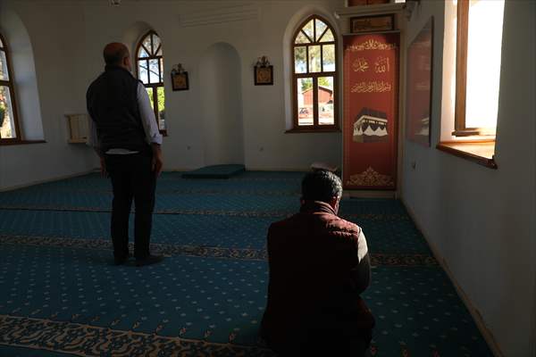 Tekirdağ'daki Kurtdere Camisi mimarisiyle ilgi çekiyor