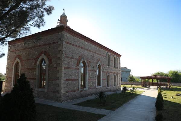 Tekirdağ'daki Kurtdere Camisi mimarisiyle ilgi çekiyor