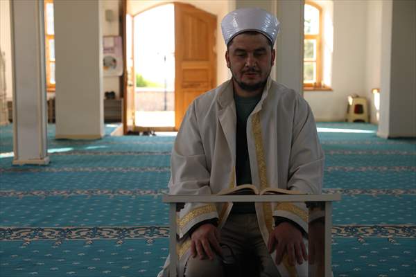 Tekirdağ'daki Kurtdere Camisi mimarisiyle ilgi çekiyor