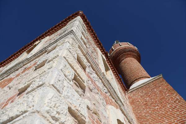 Tekirdağ'daki Kurtdere Camisi mimarisiyle ilgi çekiyor