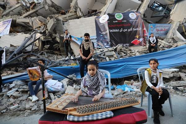 Palestinian musicians in Gaza perform concert in front of debris of buildings