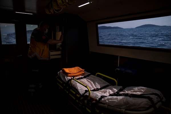 Adalardan ana karaya yaşam köprüsü: 112 deniz ambulansları