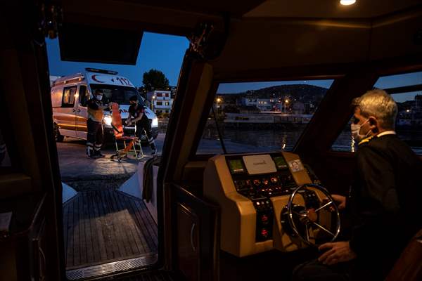 Adalardan ana karaya yaşam köprüsü: 112 deniz ambulansları