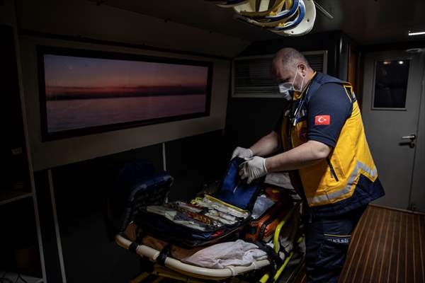 Adalardan ana karaya yaşam köprüsü: 112 deniz ambulansları