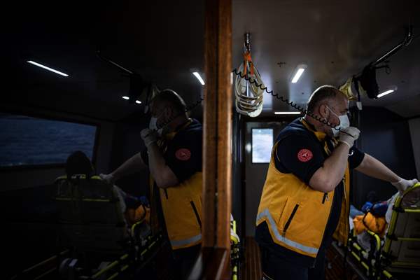 Adalardan ana karaya yaşam köprüsü: 112 deniz ambulansları