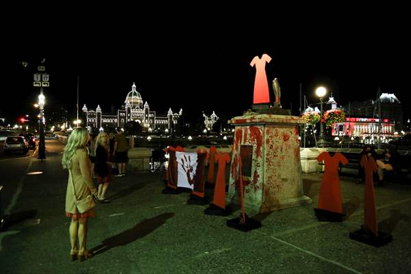 Captain Cook statue in Victoria pulled down