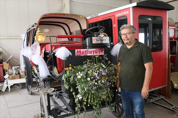 Denizli'de elektrikli gezinti araçları üreten iş insanı, evlenen kızı için elektrikli faytondan gelin arabası yaptı