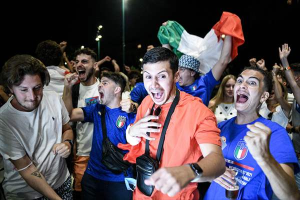 Italians celebrate the EURO 2020 trophy