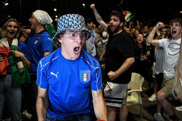 Italians celebrate the EURO 2020 trophy