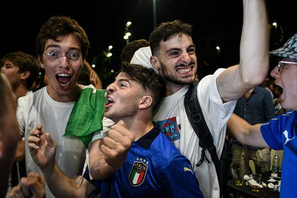 Italians celebrate the EURO 2020 trophy
