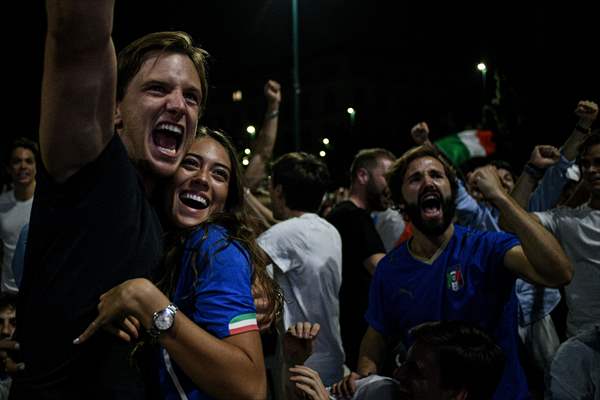 Italians celebrate the EURO 2020 trophy