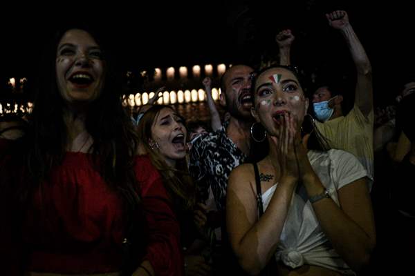 Italians celebrate the EURO 2020 trophy