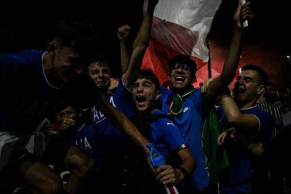Italians celebrate the EURO 2020 trophy