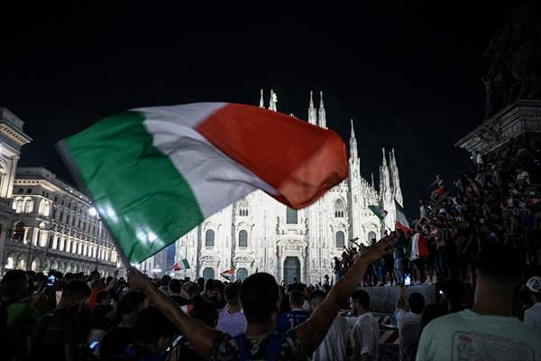Italians celebrate the EURO 2020 trophy
