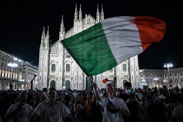 Italians celebrate the EURO 2020 trophy