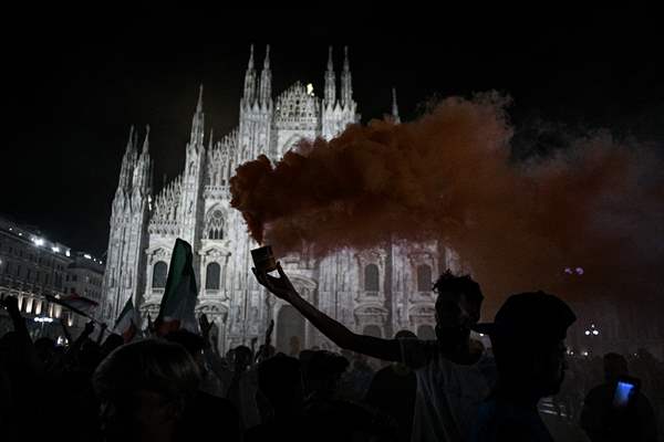 Italians celebrate the EURO 2020 trophy