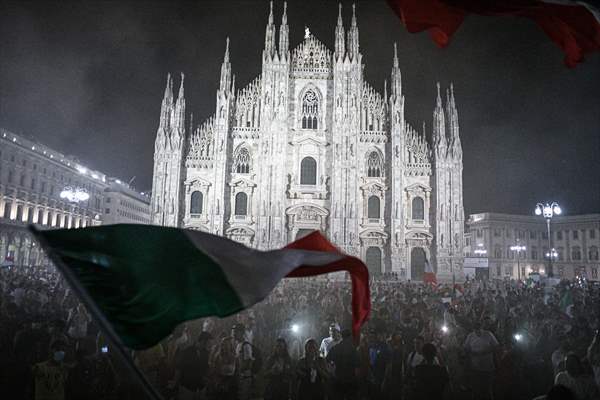 Italians celebrate the EURO 2020 trophy