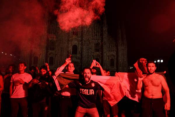 Italians celebrate the EURO 2020 trophy