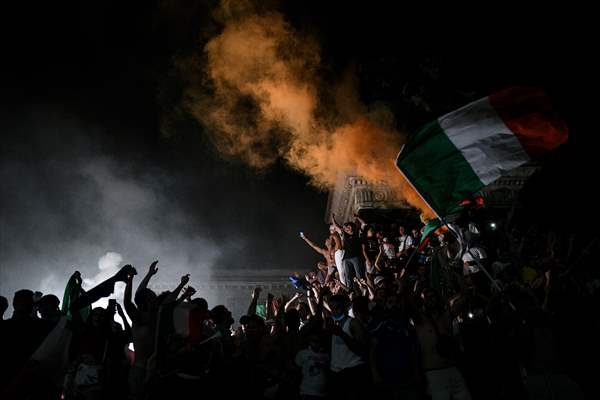 Italians celebrate the EURO 2020 trophy