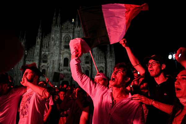 Italians celebrate the EURO 2020 trophy