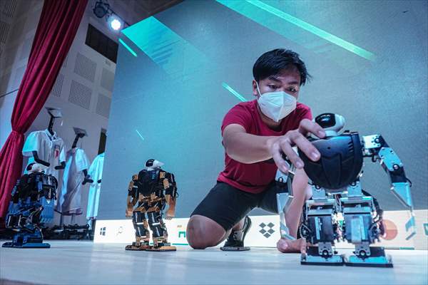 Cyber Graduation Robots in Philippines