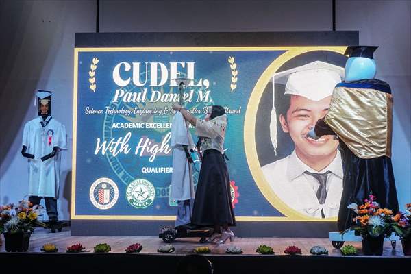Cyber Graduation Robots in Philippines