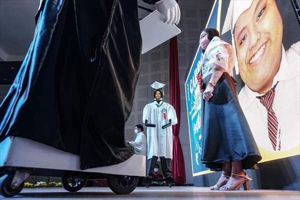 Cyber Graduation Robots in Philippines