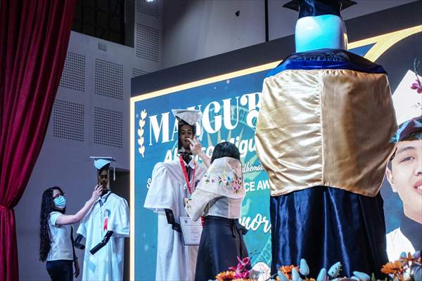 Cyber Graduation Robots in Philippines
