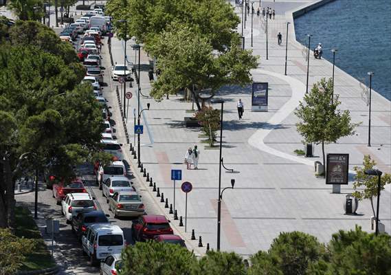 Çanakkale'deki feribot iskelelerinde tatilcilerin dönüş yoğunluğu erken başladı