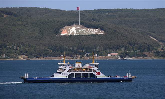 Çanakkale'deki feribot iskelelerinde tatilcilerin dönüş yoğunluğu erken başladı