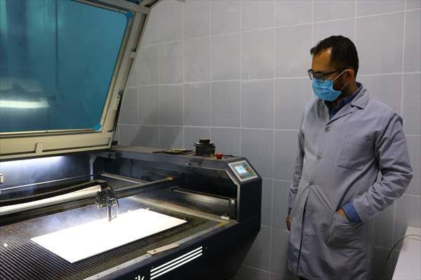 Eski ahşap sıralar şehit çocukları ve "özel çocuklar" için oyuncağa dönüştürülüyor