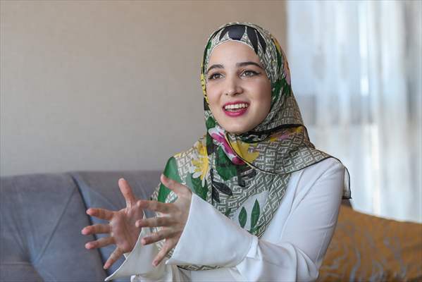 Suriye'deki iç savaştan kaçtı, Türkiye'de üniversiteyi birincilikle bitirdi