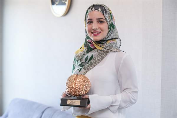 Suriye'deki iç savaştan kaçtı, Türkiye'de üniversiteyi birincilikle bitirdi