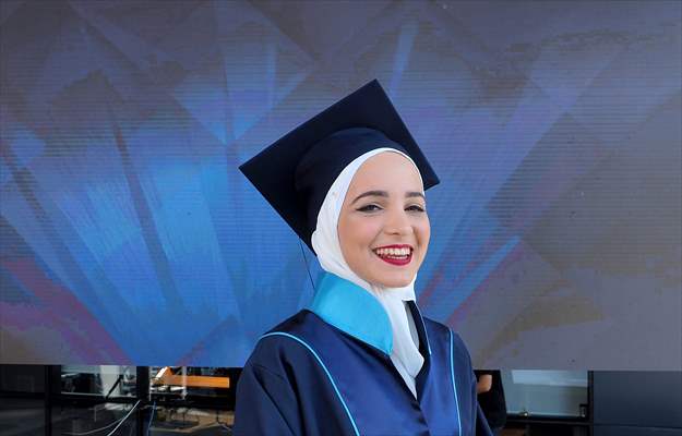 Suriye'deki iç savaştan kaçtı, Türkiye'de üniversiteyi birincilikle bitirdi