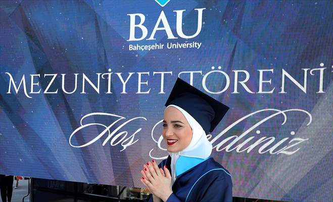 Suriye'deki iç savaştan kaçtı, Türkiye'de üniversiteyi birincilikle bitirdi