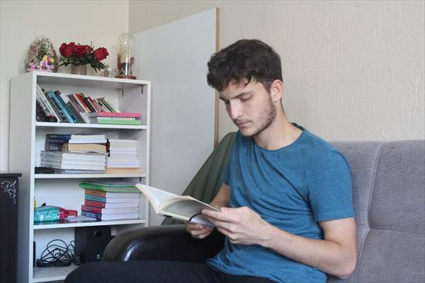 YKS'de YDT Rusça Türkiye birincisi tıp fakültesi öğrencisi Dursun, başarısını değerlendirdi